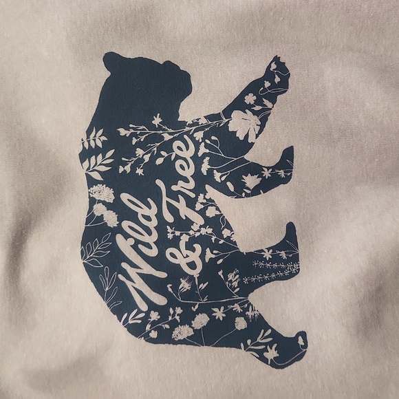 🆕️ Mountain & Isles Free Bear Crewneck Sweatshirt - Picture 3 of 5